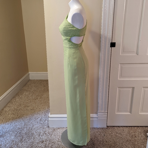 Je Matadi by Sean Mehta pale green beaded one shoulder cutout dress fits size 0 - Picture 2 of 9